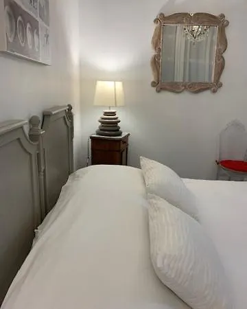 La Maison De Lilly ベッド・アンド・ブレックファスト 4*