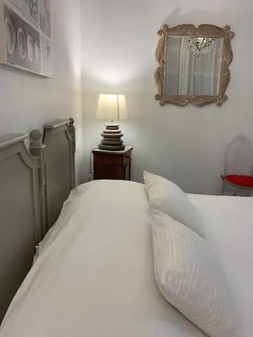 La Maison De Lilly Bed & Breakfast 4*